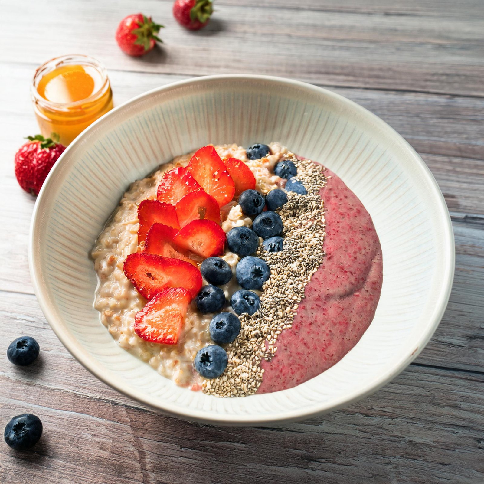 Healthy weight loss recipe showing refreshing oatmeal with berry smoothie
